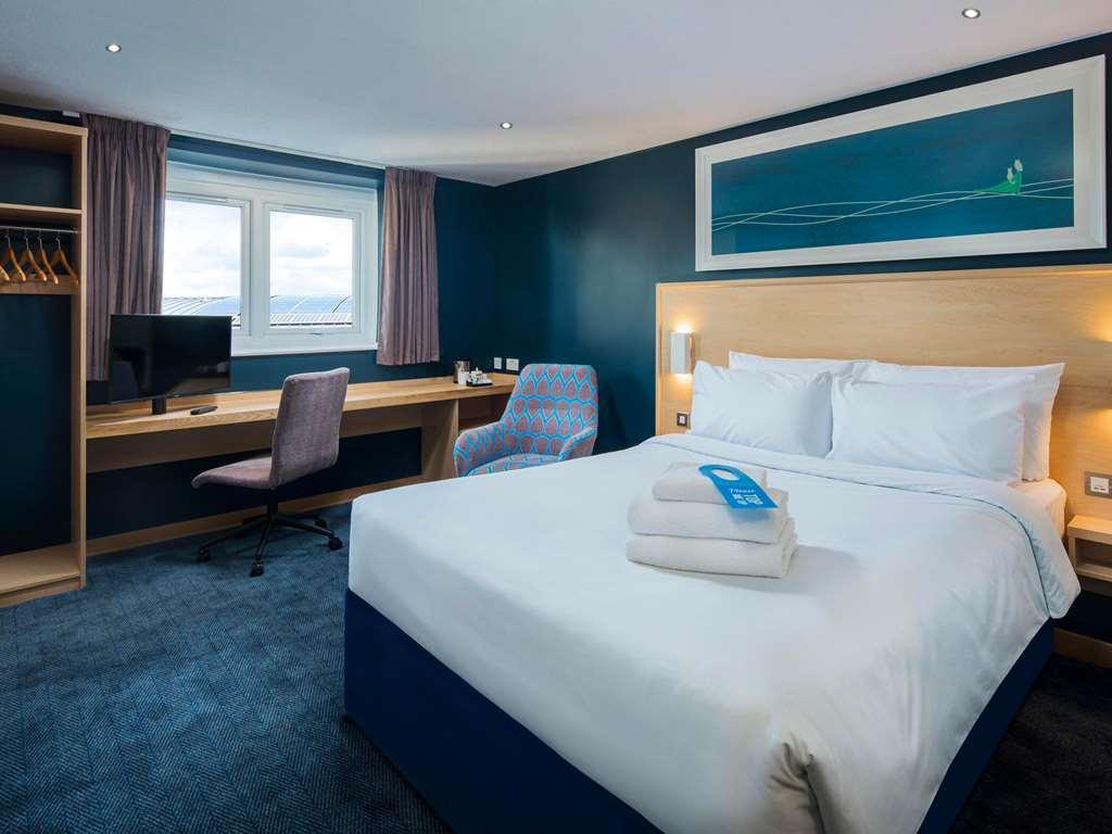 Travelodge Bristol Central Anchor Road Room photo