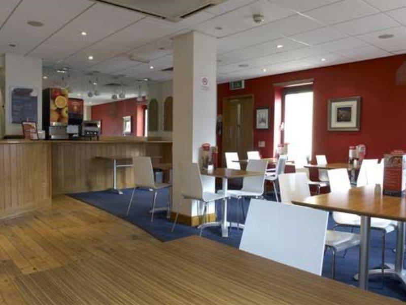 Travelodge Bristol Central Anchor Road Exterior photo