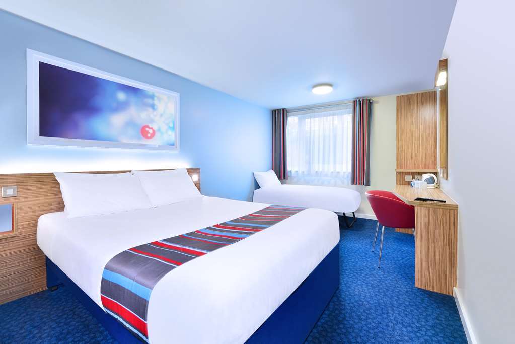 Travelodge Bristol Central Anchor Road Room photo