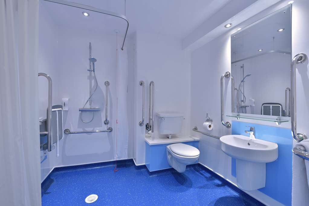 Travelodge Bristol Central Anchor Road Room photo